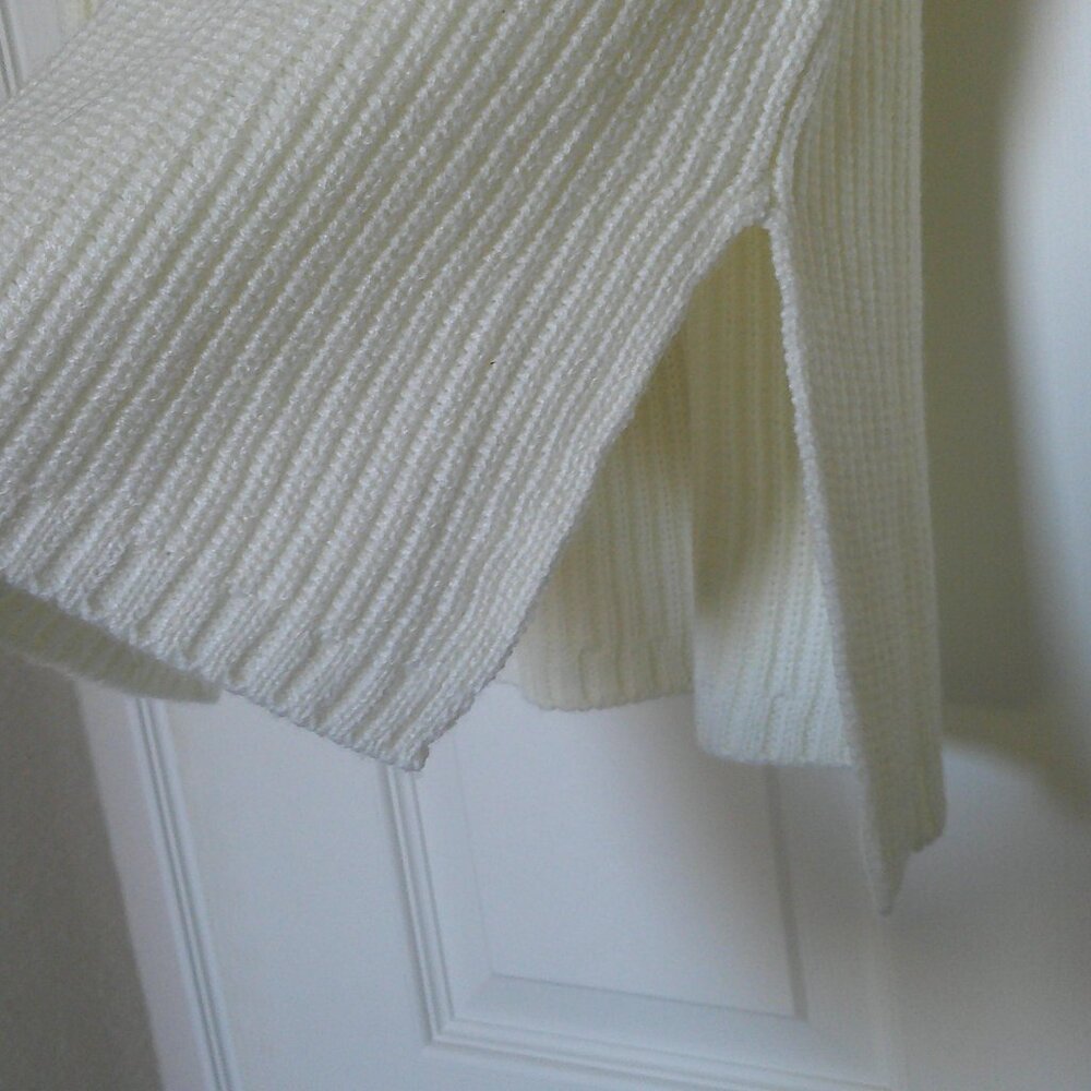 Venus Women's White Mock Neck Ribbed Split Side Sweater - Size Medium - EUC - Picture 4 of 8